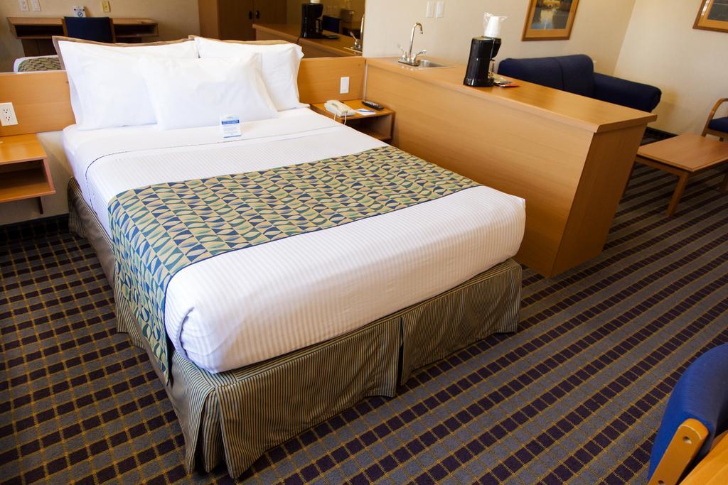 Microtel Inn & Suites By Wyndham Chihuahua Zewnętrze zdjęcie